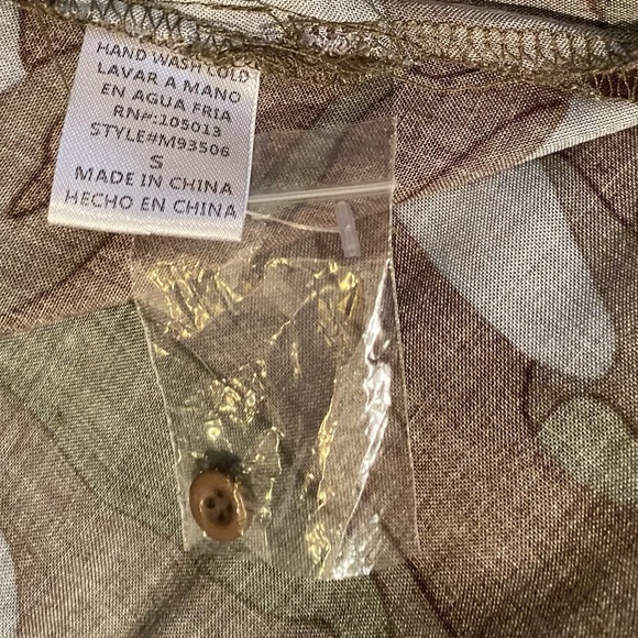 ANDREE BY UNIT Long Camouflage Button Up Dress with Floral Print Embroidery - Picture 6 of 7